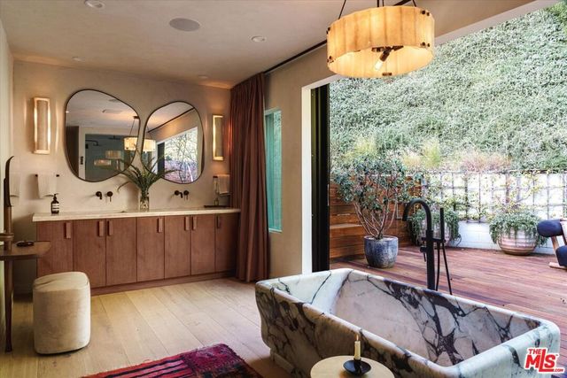 1820 Rising Glen Road, West Hollywood, CA 90069