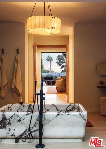 1820 Rising Glen Road, West Hollywood, CA 90069