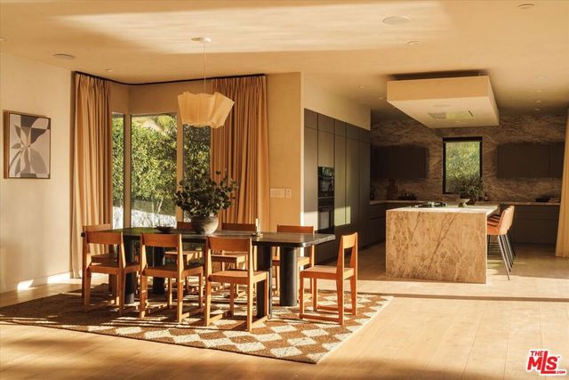 1820 Rising Glen Road, West Hollywood, CA 90069
