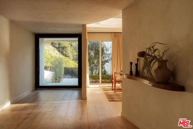 1820 Rising Glen Road, West Hollywood, CA 90069