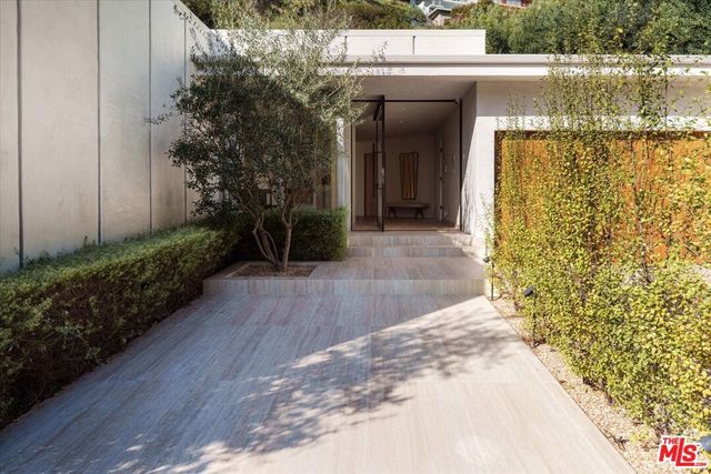 1820 Rising Glen Road, West Hollywood, CA 90069