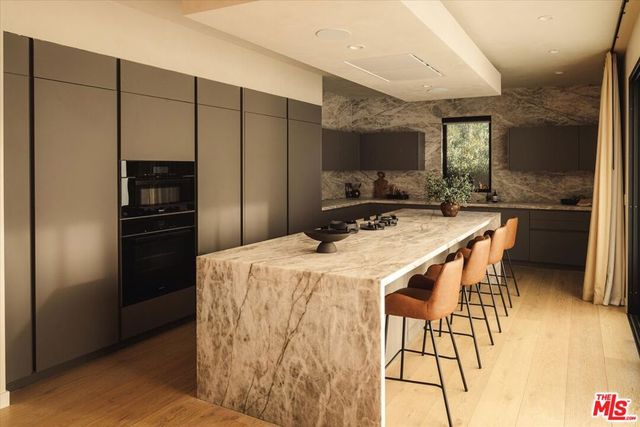 1820 Rising Glen Road, West Hollywood, CA 90069