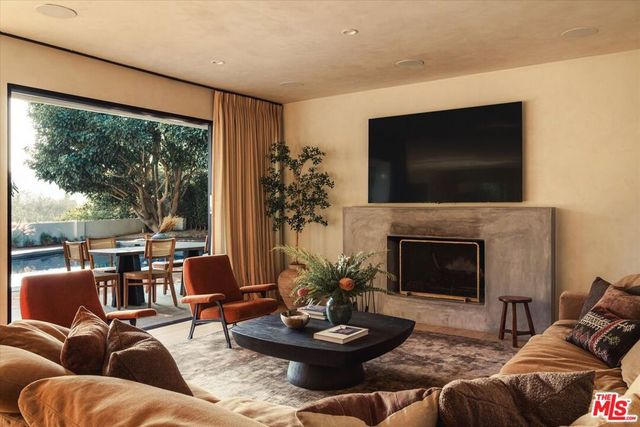 1820 Rising Glen Road, West Hollywood, CA 90069