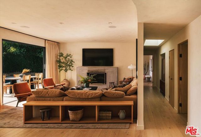 1820 Rising Glen Road, West Hollywood, CA 90069