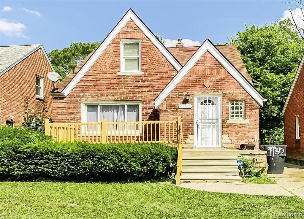 9590 Memorial Street, Detroit, MI 48227