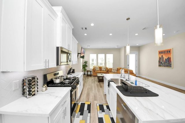 5935 Beall Street D, Houston, TX 77091