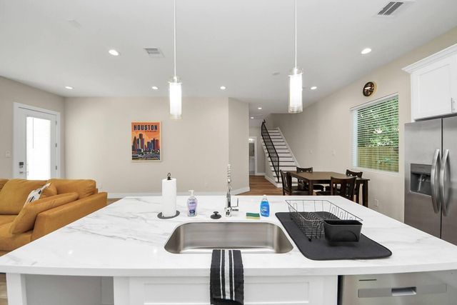 5935 Beall Street D, Houston, TX 77091