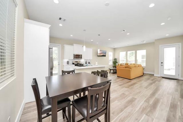 5935 Beall Street D, Houston, TX 77091