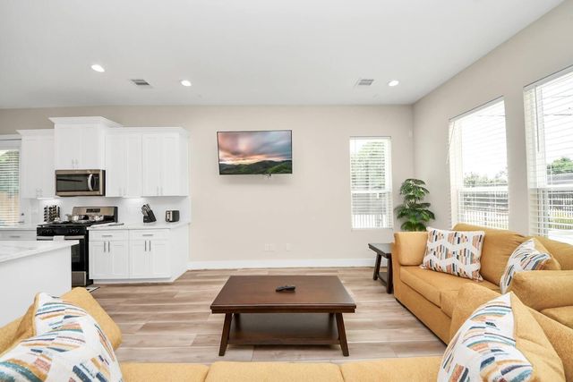 5935 Beall Street D, Houston, TX 77091