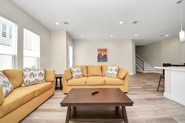 5935 Beall Street D, Houston, TX 77091