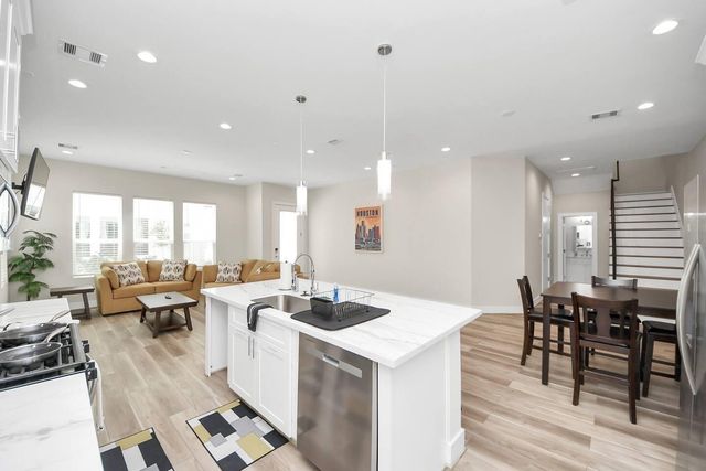 5935 Beall Street D, Houston, TX 77091