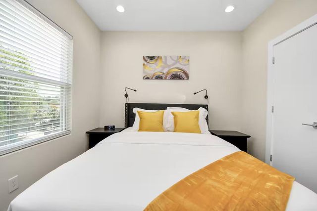 5935 Beall Street D, Houston, TX 77091