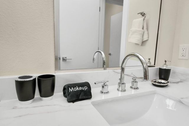 5935 Beall Street D, Houston, TX 77091