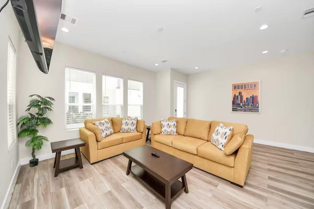 5935 Beall Street D, Houston, TX 77091