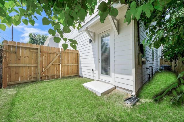 5935 Beall Street D, Houston, TX 77091