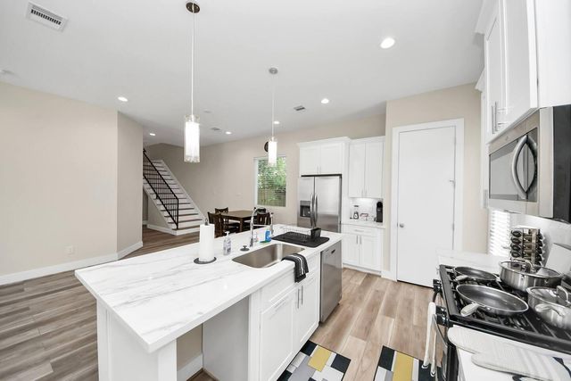 5935 Beall Street D, Houston, TX 77091