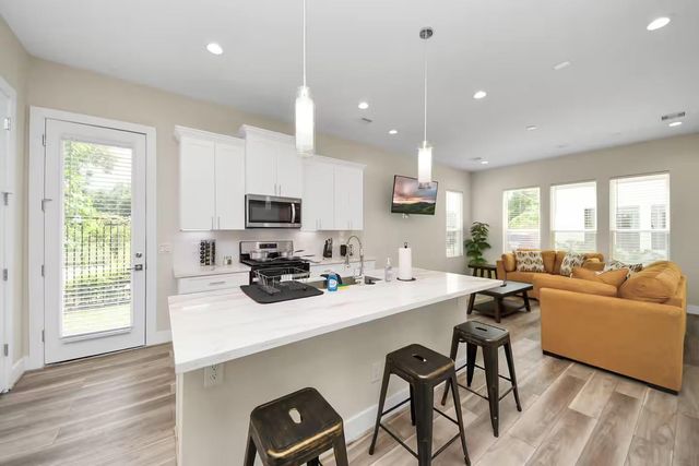 5935 Beall Street D, Houston, TX 77091