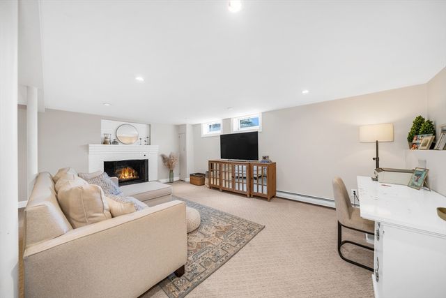 105 Macarthur Rd, Stoneham, MA 02180