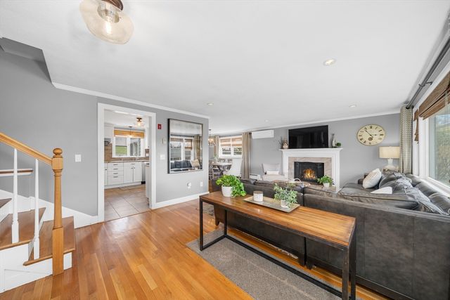 105 Macarthur Rd, Stoneham, MA 02180