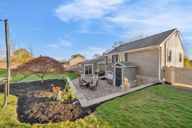105 Macarthur Rd, Stoneham, MA 02180