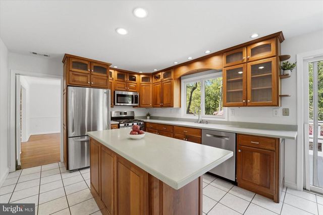 2 WOODBRIAR DR, Media, PA 19063