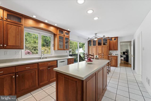 2 WOODBRIAR DR, Media, PA 19063