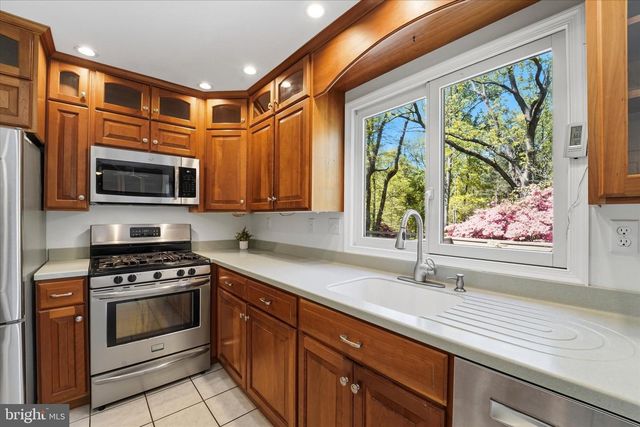 2 WOODBRIAR DR, Media, PA 19063