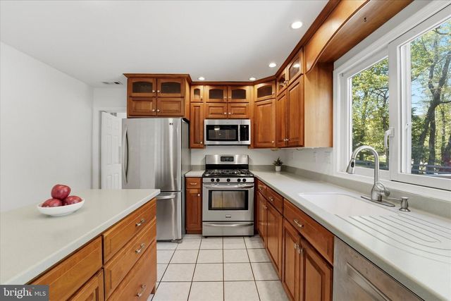 2 WOODBRIAR DR, Media, PA 19063