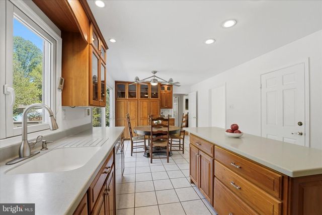 2 WOODBRIAR DR, Media, PA 19063
