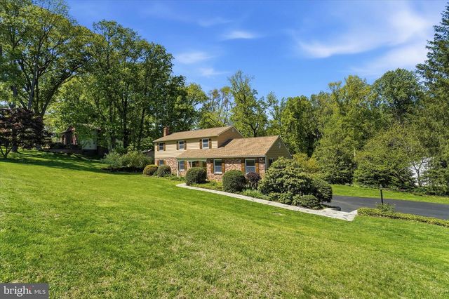 2 WOODBRIAR DR, Media, PA 19063