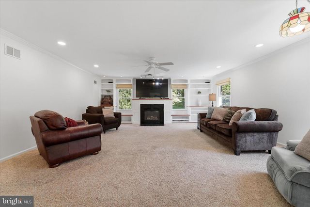 2 WOODBRIAR DR, Media, PA 19063