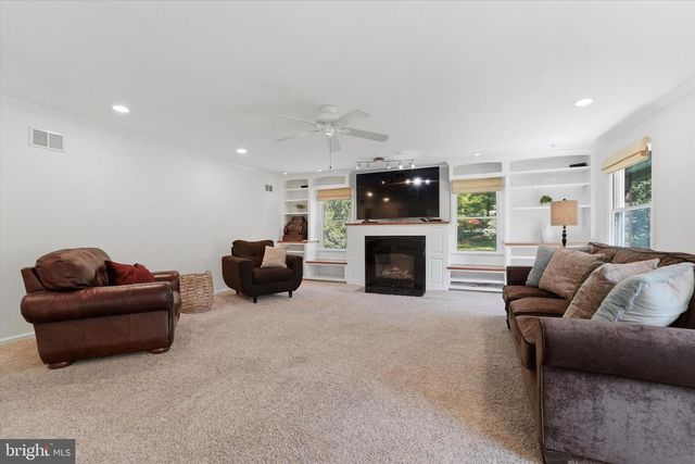 2 WOODBRIAR DR, Media, PA 19063