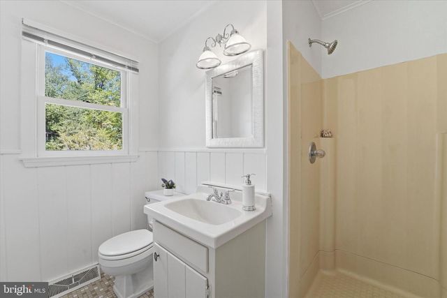 2 WOODBRIAR DR, Media, PA 19063