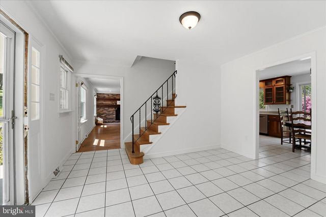 2 WOODBRIAR DR, Media, PA 19063