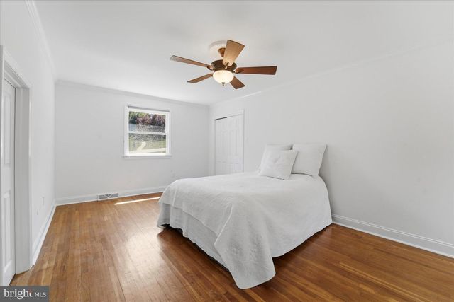 2 WOODBRIAR DR, Media, PA 19063