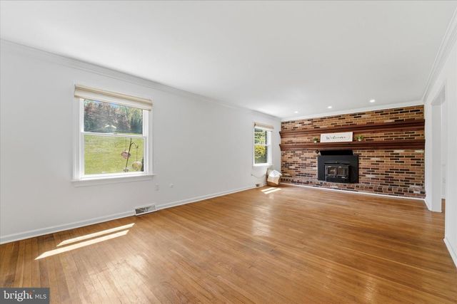 2 WOODBRIAR DR, Media, PA 19063