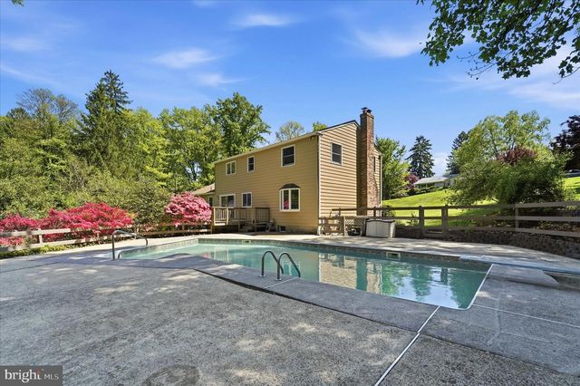 2 WOODBRIAR DR, Media, PA 19063