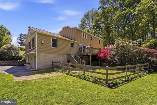 2 WOODBRIAR DR, Media, PA 19063