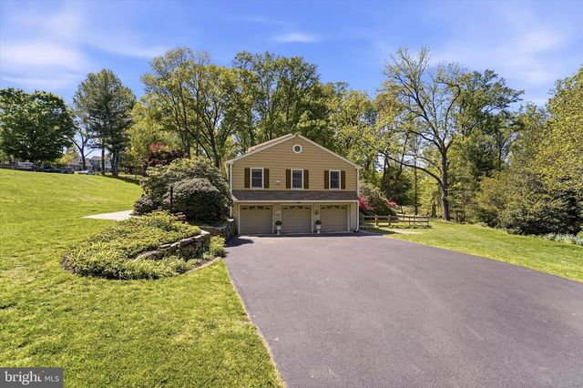 2 WOODBRIAR DR, Media, PA 19063