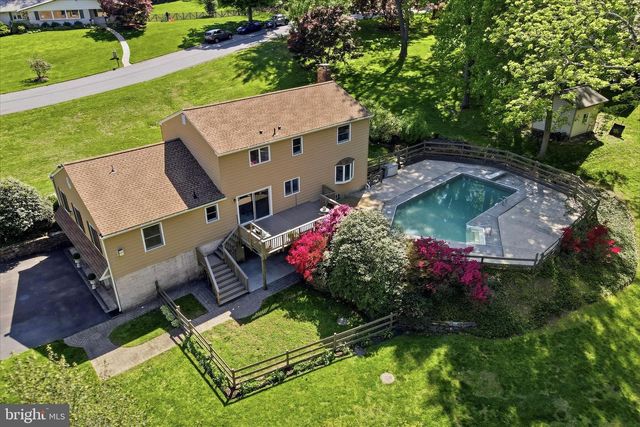 2 WOODBRIAR DR, Media, PA 19063