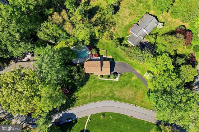 2 WOODBRIAR DR, Media, PA 19063
