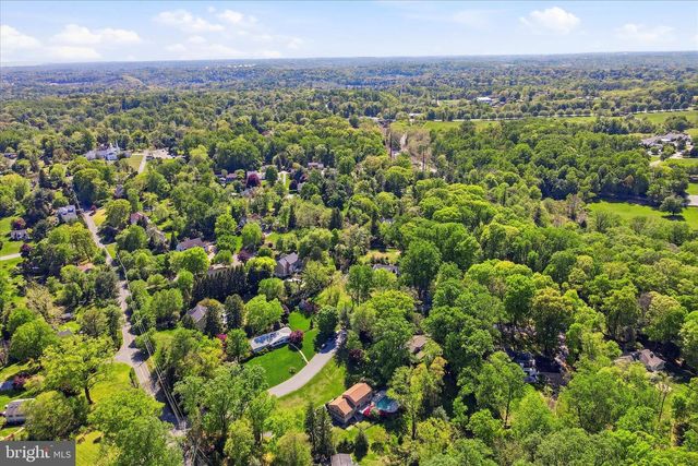 2 WOODBRIAR DR, Media, PA 19063
