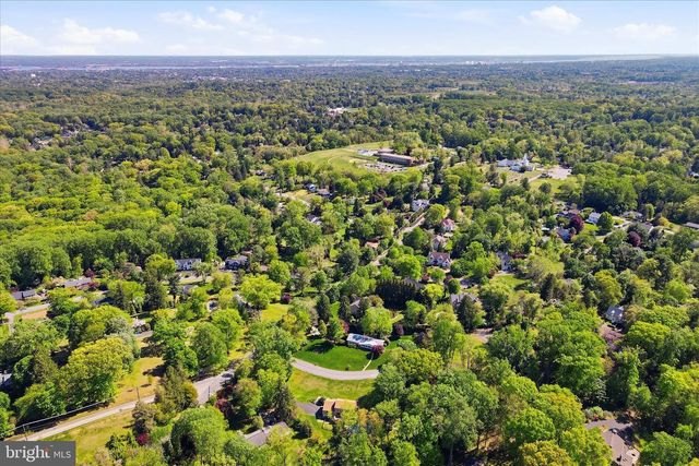 2 WOODBRIAR DR, Media, PA 19063
