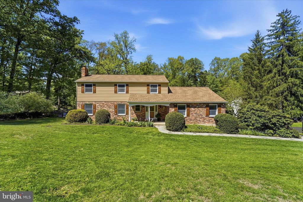2 WOODBRIAR DR, Media, PA 19063