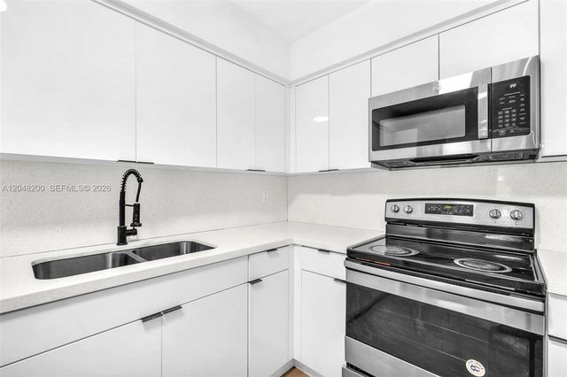 7022 SW 19th Ct, North Lauderdale, FL 33068