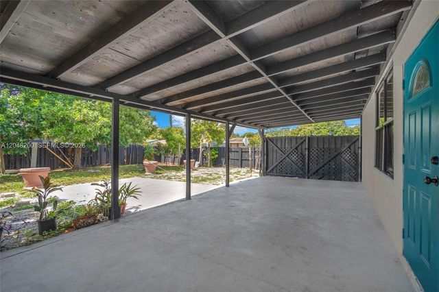 7022 SW 19th Ct, North Lauderdale, FL 33068