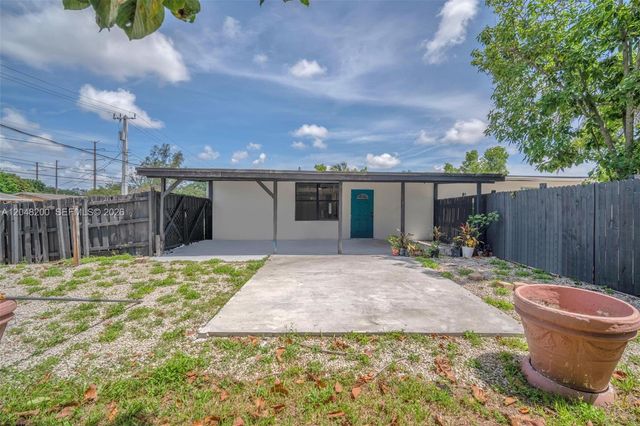7022 SW 19th Ct, North Lauderdale, FL 33068