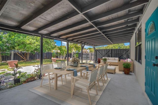 7022 SW 19th Ct, North Lauderdale, FL 33068
