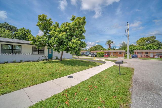 7022 SW 19th Ct, North Lauderdale, FL 33068