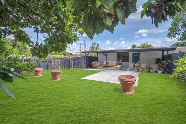 7022 SW 19th Ct, North Lauderdale, FL 33068